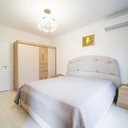 Grand Karavel Top Center Lux Апартаменты