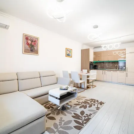 Grand Karavel Top Center Lux Апартаменты *