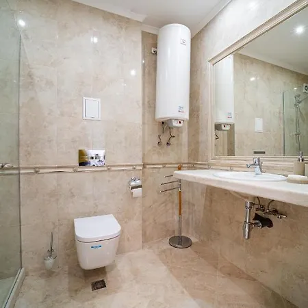 Grand Karavel Top Center Lux *