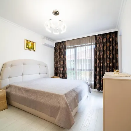 Grand Karavel Top Center Lux