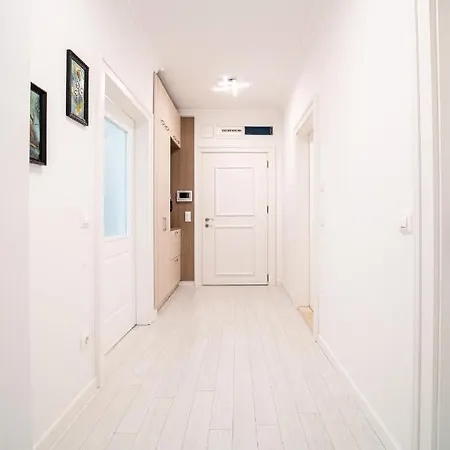 Grand Karavel Top Center Lux Varna